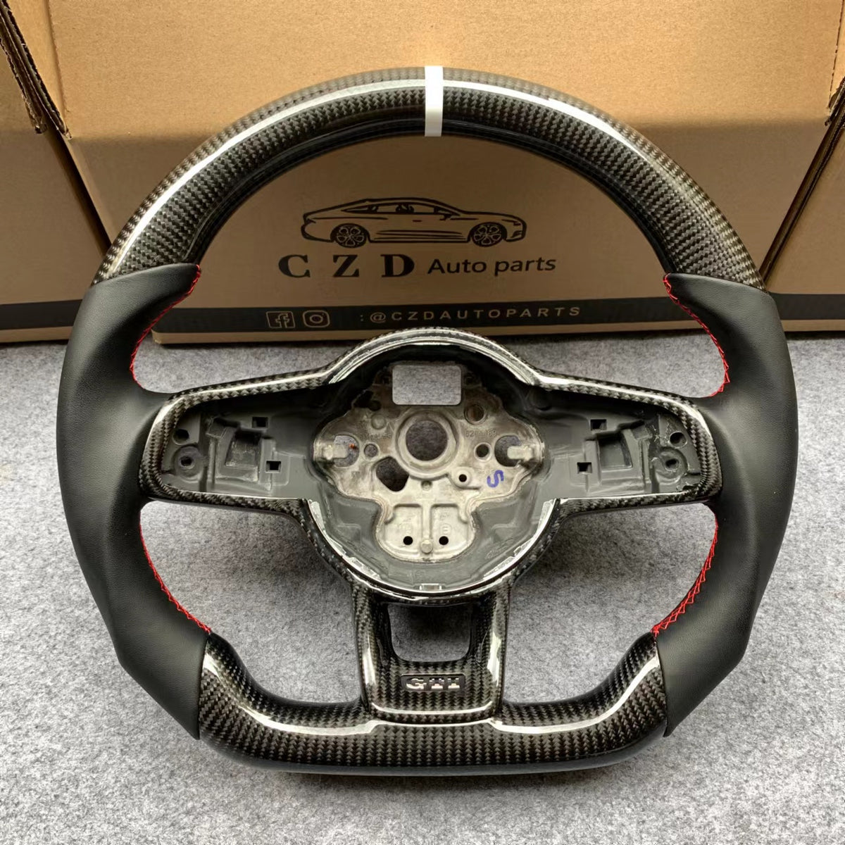 CZD Volkswagen Golf GTI MK7/MK7.5 carbon fiber steering wheel