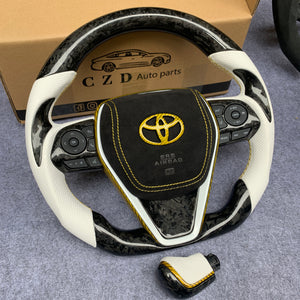 CZD Autoparts for Toyota 8th gen Camry se xse le xle 2018-2022 carbon fiber steering wheel gloss glod carbon fiber  toyota badge at airbag cover