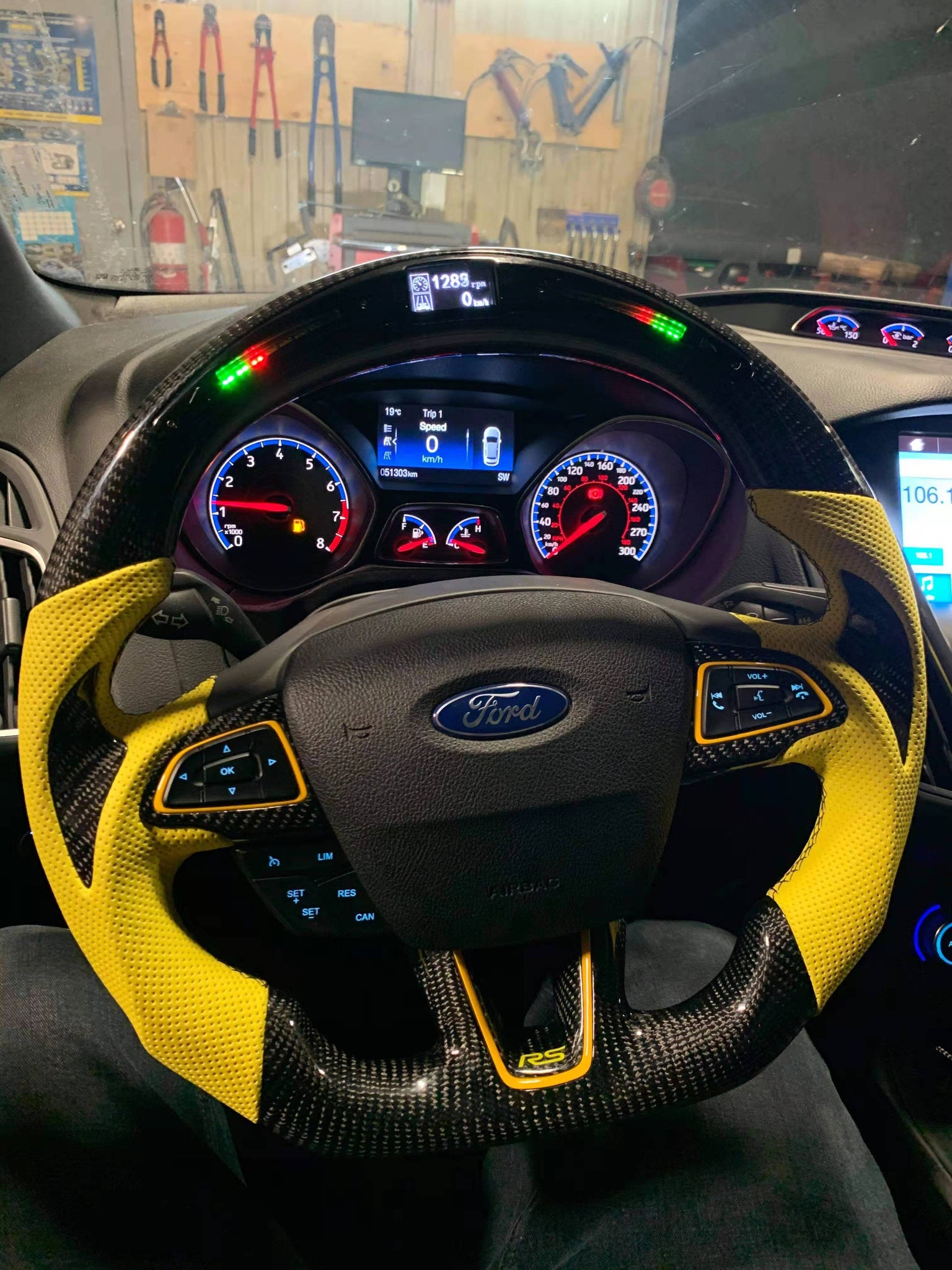CZD Ford Focus MK3 ST/RS 2015-2019 carbon fiber steering wheel with LE –  CZD Autoparts